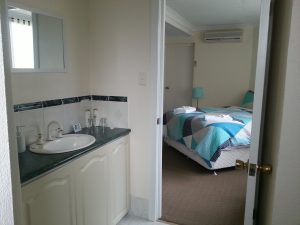 Room 5 Bathroom Palm Beach Bed and Breakfast Rockingham WA
