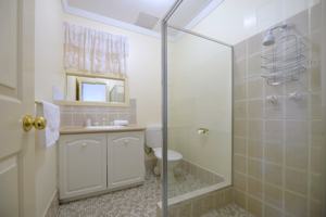 Room 3 Bathroom Palm Beach Bed and Breakfast Rockingham WA