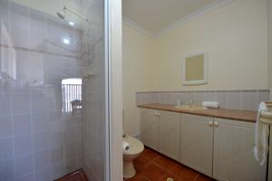 Room 4 Bathroom Palm Beach Bed and Breakfast Rockingham WA