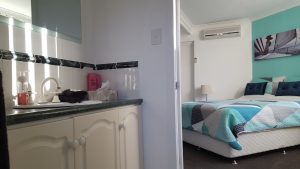 rockingham-bed-and-breakfast-accommodation-room-7-bathroom